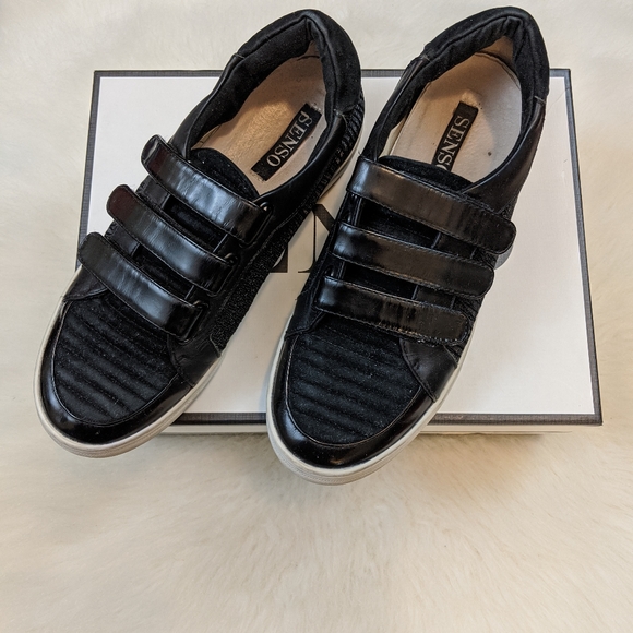 Sneakers - Picture 2 of 5